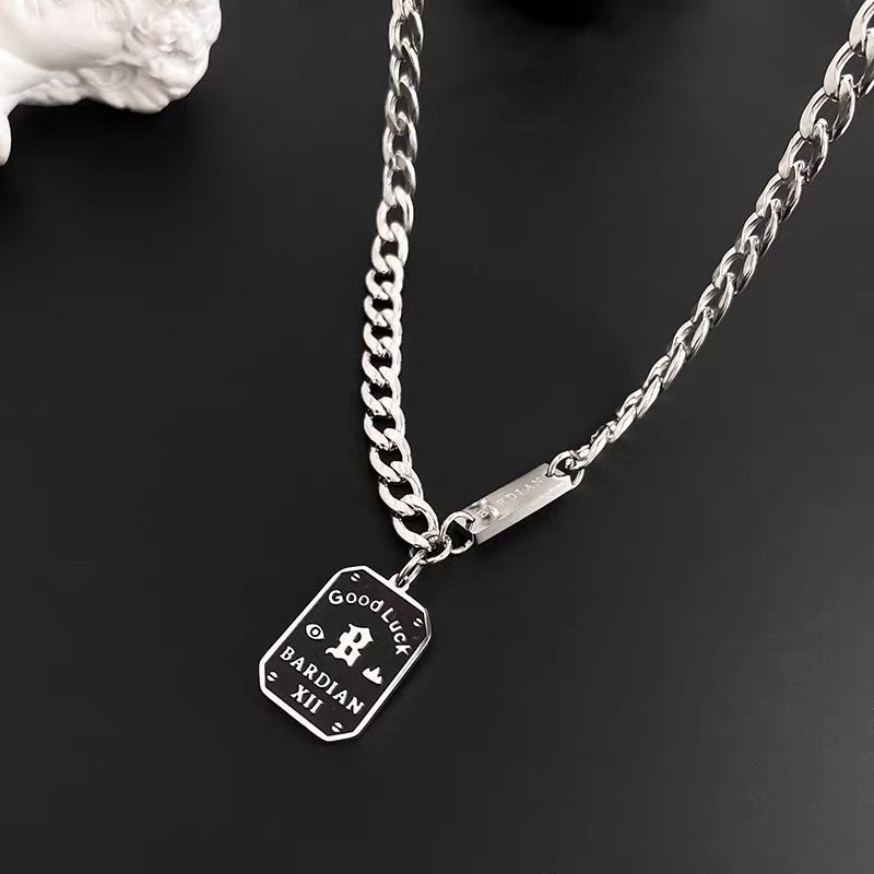 Glücksbringer-Halskette mit Namensschild für Herren, trendiger, vielseitiger, grenzüberschreitender Schmuck, modisches Hip-Hop-Zubehör, Schlüsselbeinkette, Pulloverkette, verblasst nicht_voghion.com