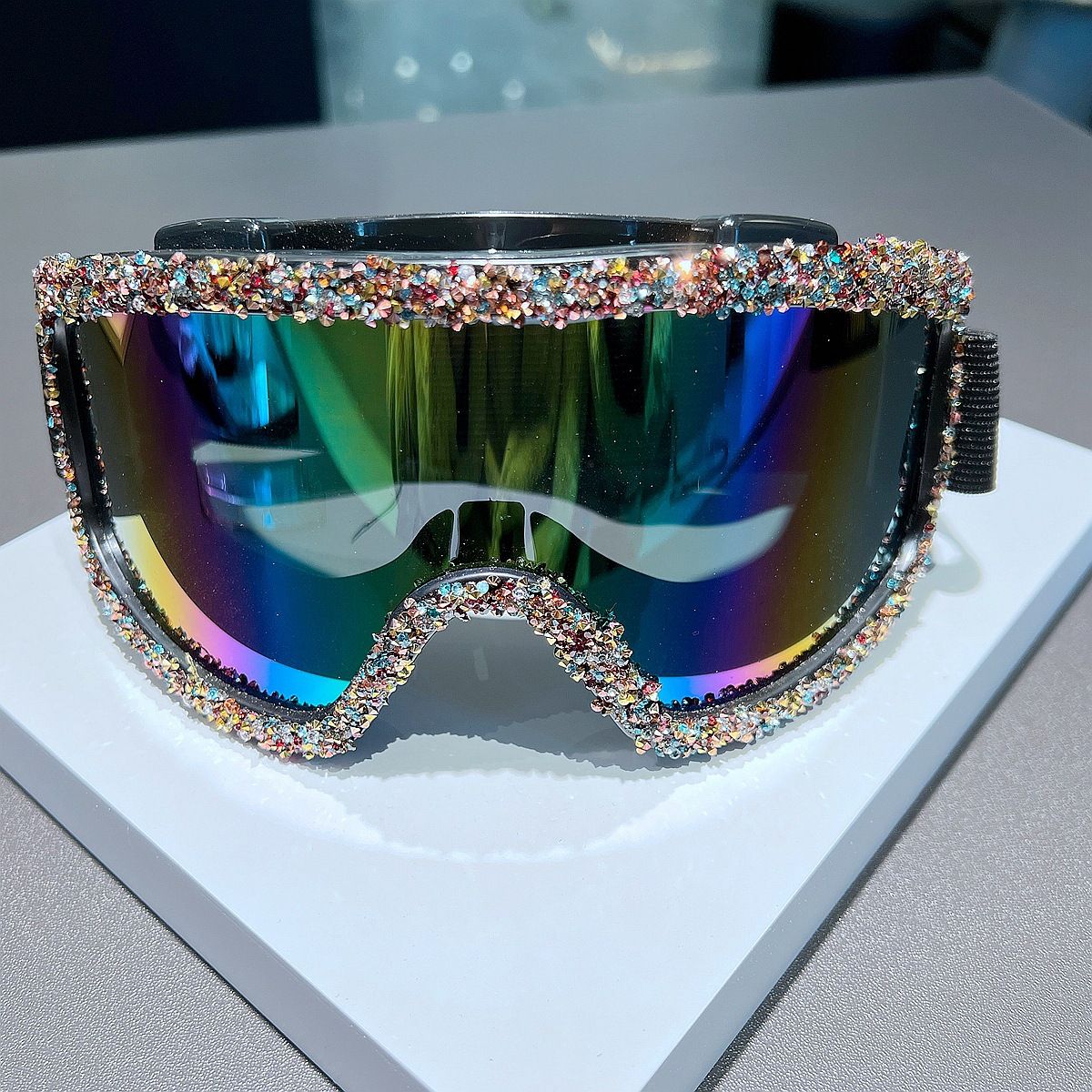 2024 New Diamond Studded Cycling Sunglasses Outdoor Sports Motorcycle Windproof Skiing Anti Glare Glasses Sunglasses_voghion.com