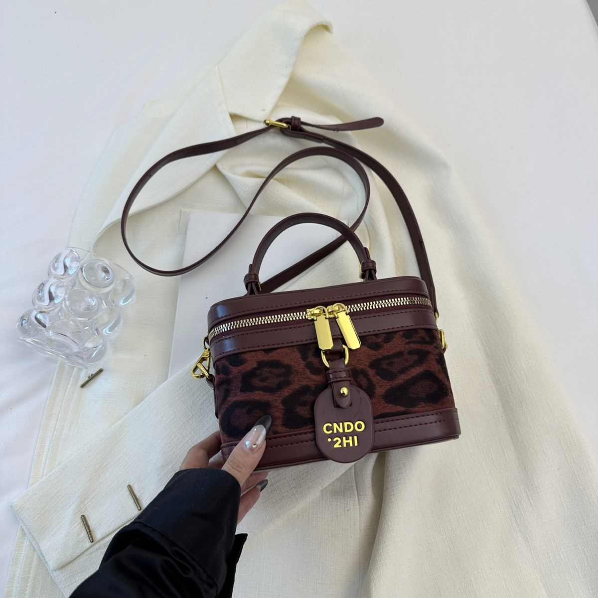 Leopard print hand-held box, woolen small square bs, plaid contrasting mouth red envelope, single shoulder crossbody_voghion.com