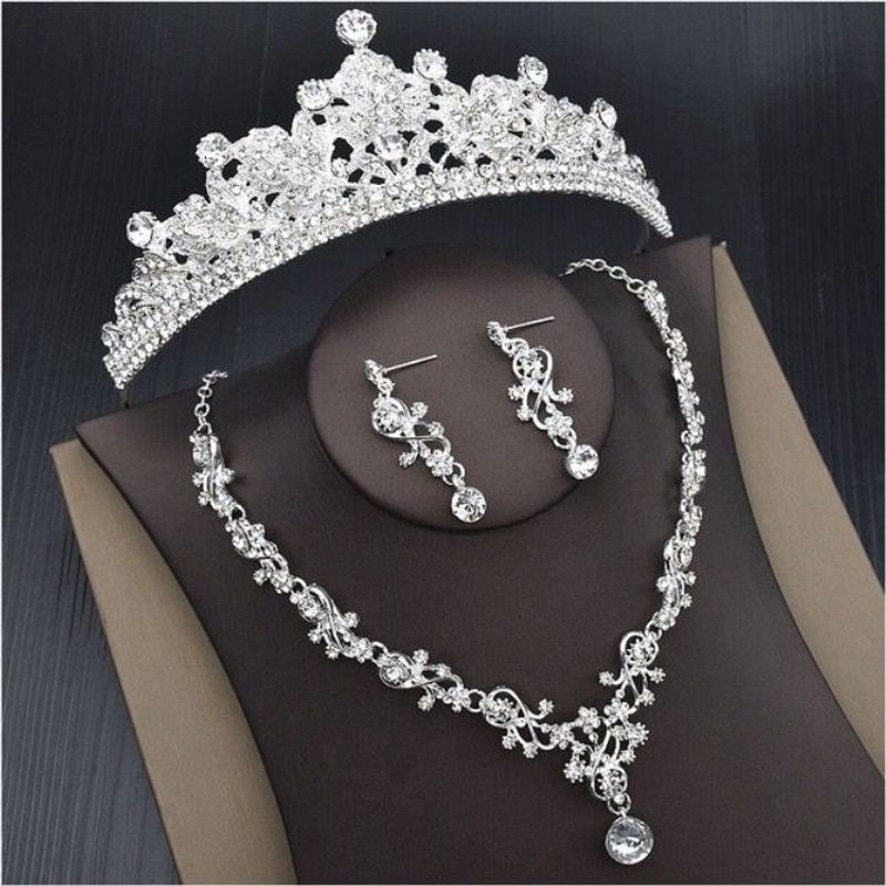 Grensoverschrijdende nieuwe bruidsketting kroon driedelige set modieuze eenvoudige ketting trouwjurk accessoires tiara oorbellen set_voghion.com
