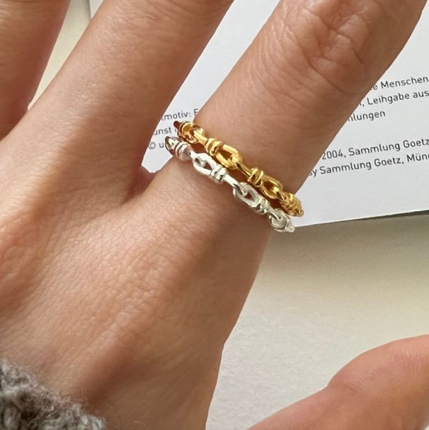 Anello fatto a mano con nodo in filo d'argento puro semplice e personalizzato di Fan Zhiqiao per le donne_voghion.com