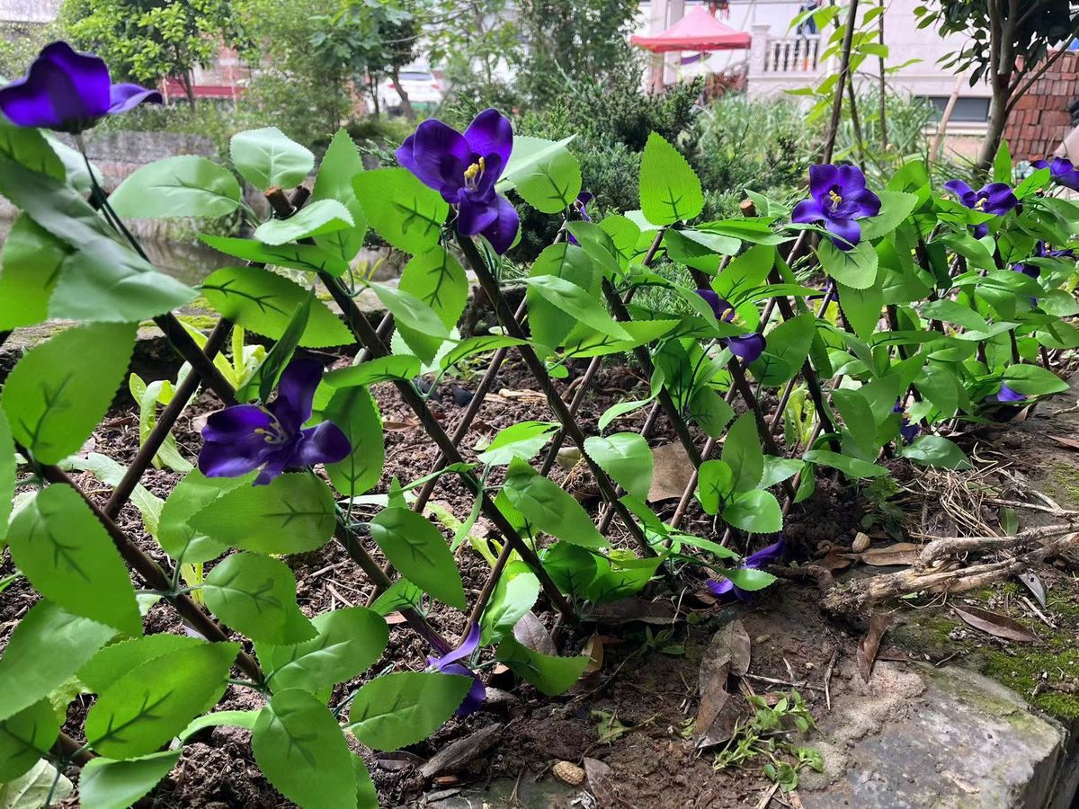 Simulācijas žogs Baļķu stabs Augstas kvalitātes simulācijas ziedu iežogojums Pagalma dekorēšana Simulācijas zaļais augs Plastmasas zieds_voghion.com