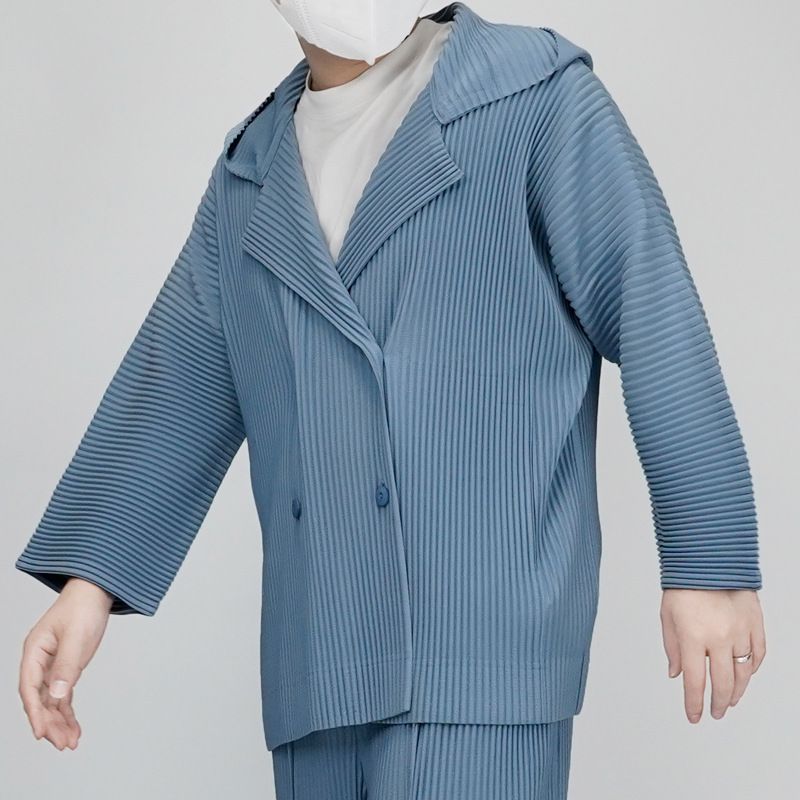 Abito casual da uomo con pieghe, ampio e alla moda, piccolo abito_voghion.com
