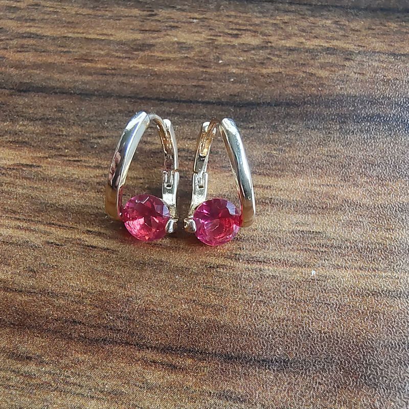 The Korean version of the new geometric micro inlaid zircon has a niche design sense, fashionable exquisite temperament,_voghion.com