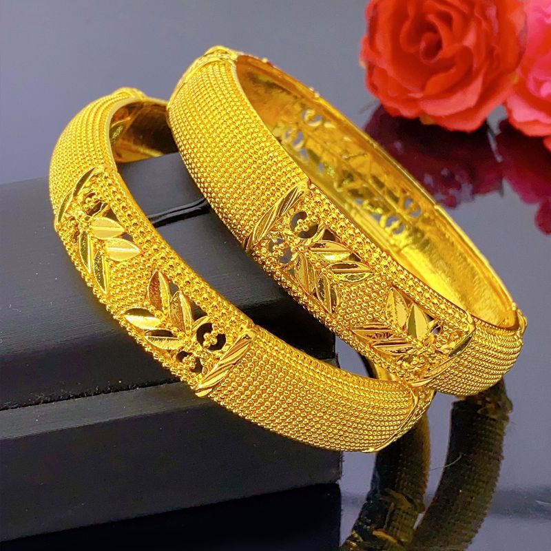 Vietnam Sand Women's Open Alloy Gold Dubai Three-Dimensional Carved Buckle Bracelet_voghion.com