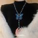 Collana con ciondolo a farfalla in vetro intrecciato, lusso leggero, temperamento di nicchia, catena per maglioni, lunga e versatile, autunno_voghion.com
