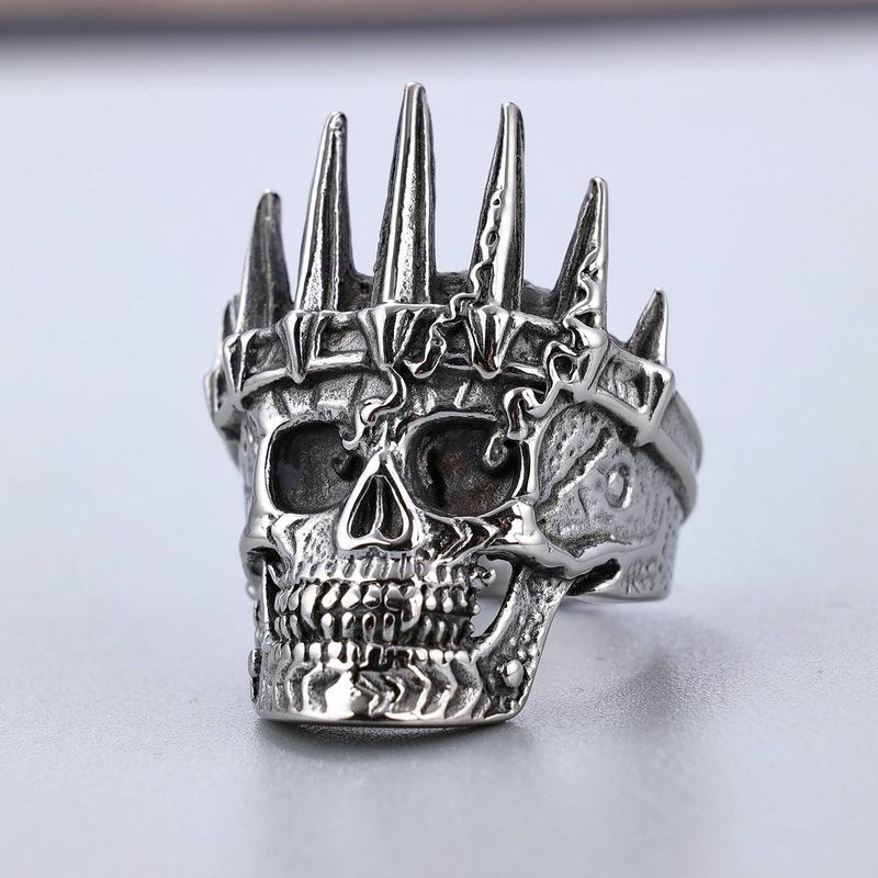 Europe and the United States classic models Crown skull titanium steel men's ring hegemony personality tide men must ring_voghion.com