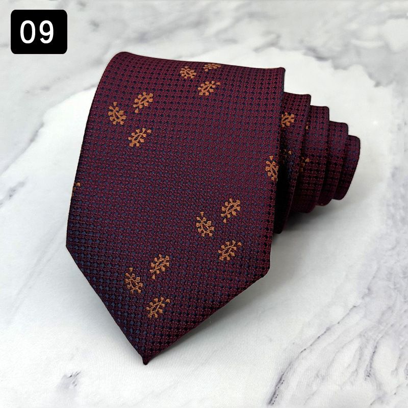 Tie Man trouwt, bruidegom viert verlovingsbanket, pakaccessoires met modieuze patronen, wijnrode hand_voghion.com