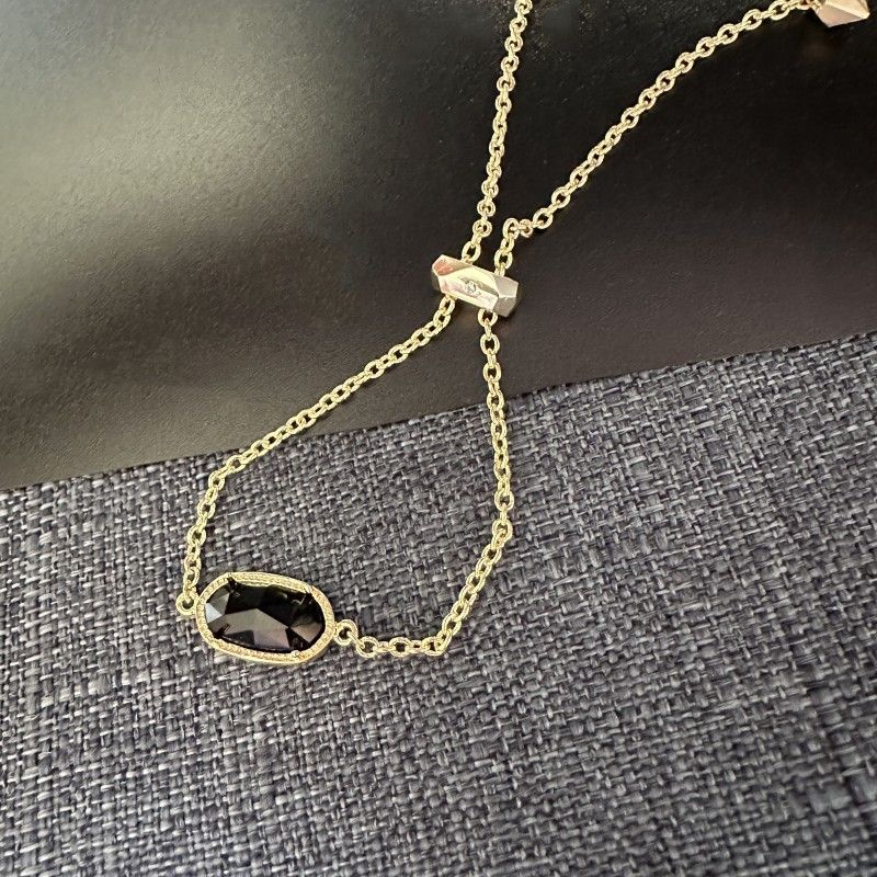 Pulsera Elaina con cadena geométrica facetada, de cristal, cobre y baño de oro._voghion.com