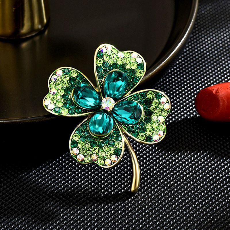 New exquisite fresh pearl clover ins, niche and versatile anti glare plant brooch accessories_voghion.com