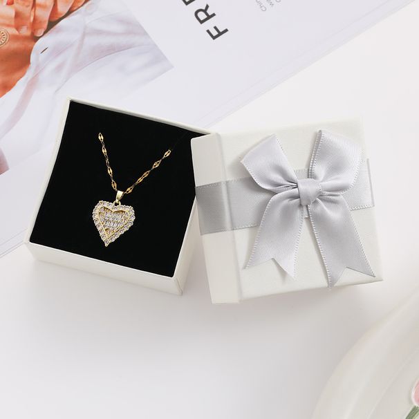 Nouveau collier pour femme en acier titane orné d'un trèfle à quatre feuilles émeraude, avec pendentif en zircon micro-incrusté et nacre._voghion.com