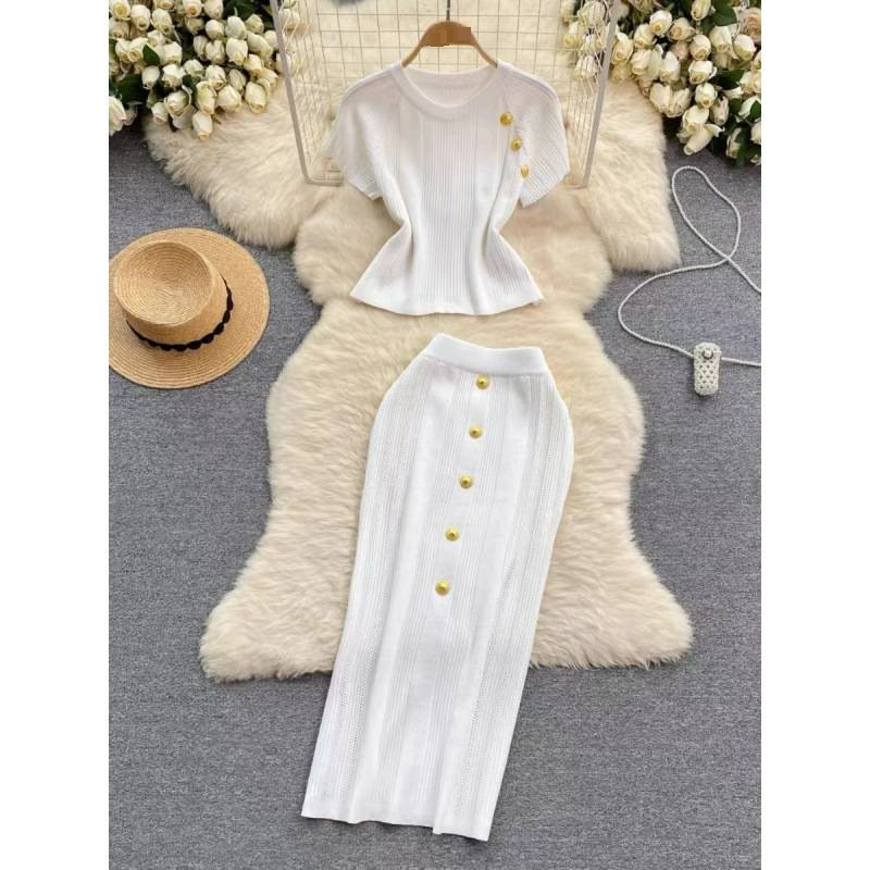 Pak Temperament Korte mouwen gebreide top Hoogwaardige Sense Metalen gesp Slim-fit rok Hoog_voghion.com