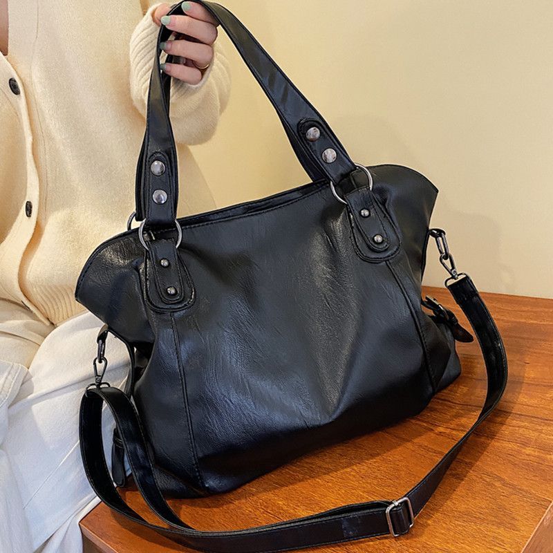 Naisten isot mustat olkapäät, suurikokoinen kulkurilaukku, yksivärinen, laadukas pehmeä nahkainen crossbody-käsilaukku, naisten matkalaukku_voghion.com