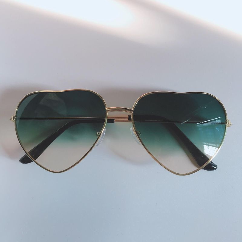 Unisex-solglasögon för damer i havet. Hjärtasolglasögon i metall Mode hjärtformade metallglasögon_voghion.com