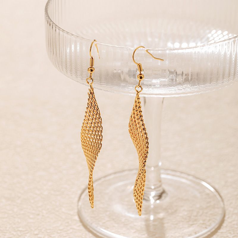 Real Gold Electroplated Long Tassel Design Temperament Ear Hooks Modify Face Shape Personality High Quality Texture Earrings_voghion.com