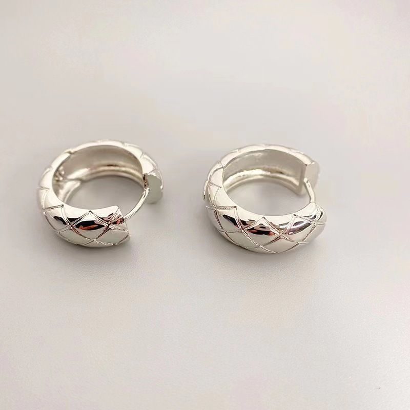 Metall Rhombus Wave CEL Ohrring Verschluss Licht Luxus Mode Trend High-End Sense Ohrschmuck_voghion.com