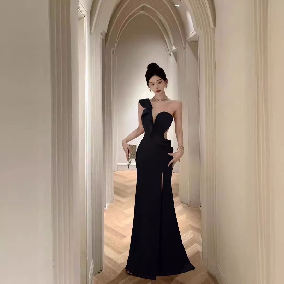 Abito da sirena con spalle scoperte, orlo asimmetrico e inserti in rete trasparente - Abito da sera con spacco profondo per feste e serate di gala (nero/bordeaux, S-XL)_voghion.com