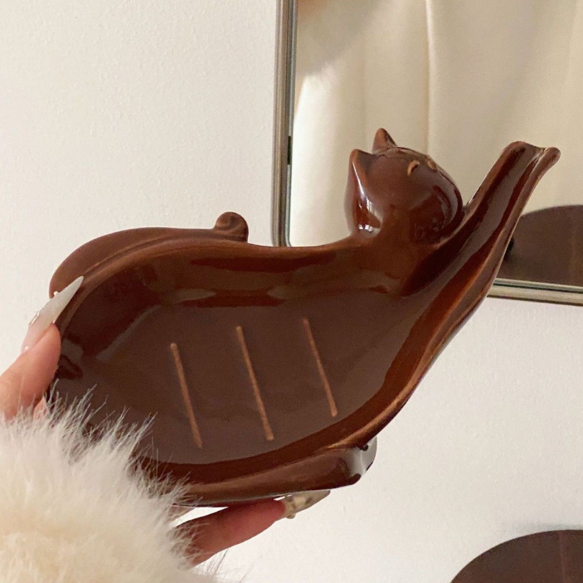 Ceramic Soap Dish With Lazy Cat Design – Handcrafted Bathroom Organizer | Non-Slip Base, Under-Glaze Painting (Matte White/Black/Brown)_voghion.com