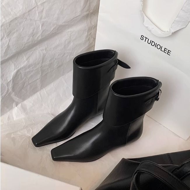 Rindsleder-Version ~ Koreanischer Stil Kleine quadratische Zehenpartie Echtes Leder Western Flat 2024 Neue kurze Stiefel für Frauen_voghion.com