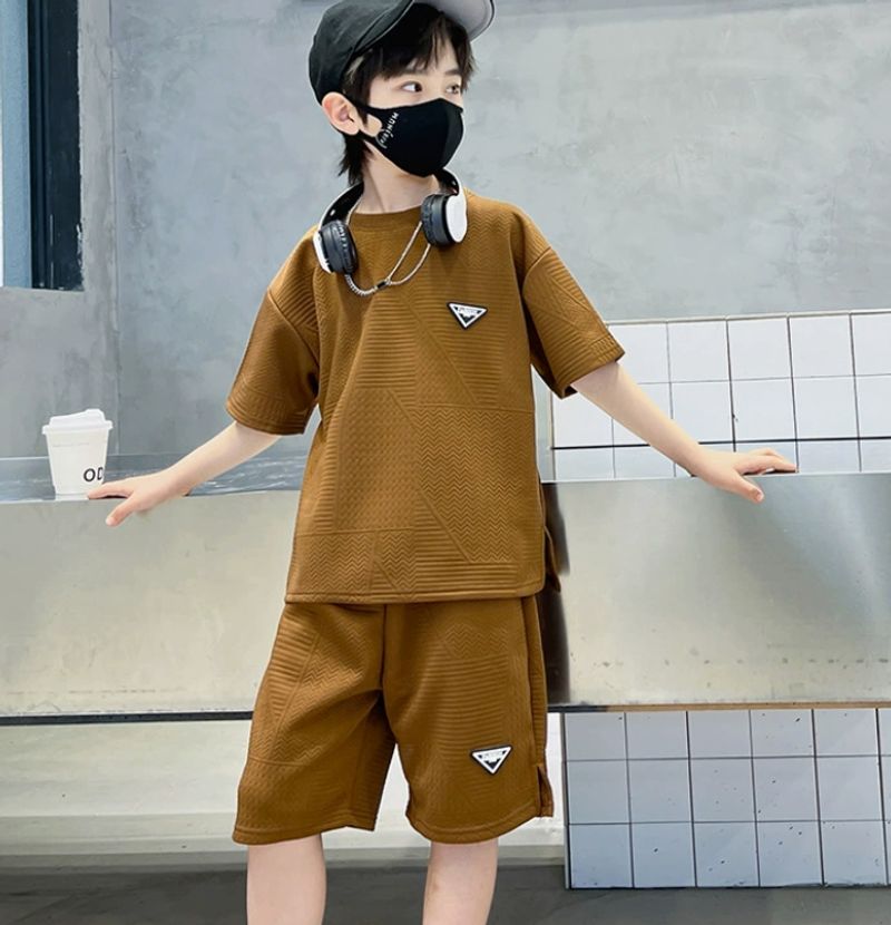 Îmbrăcăminte pentru copii, băieți, 25 de ani, primăvară și vară, tricou, set din 2 piese, material texturat, cu logo triunghiular la modă_voghion.com