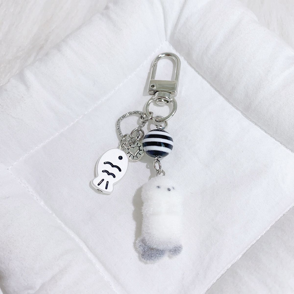 Glacier Ocean Series Cute Adorable Flocked 3D Kitten And Seal Keychain Bag Pendant_voghion.com