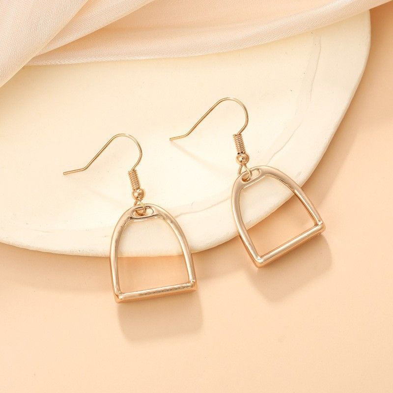 Brincos de argola minimalistas com estribo - ganchos de orelha pequenos e requintados, design leve e luxuoso banhado a ouro_voghion.com