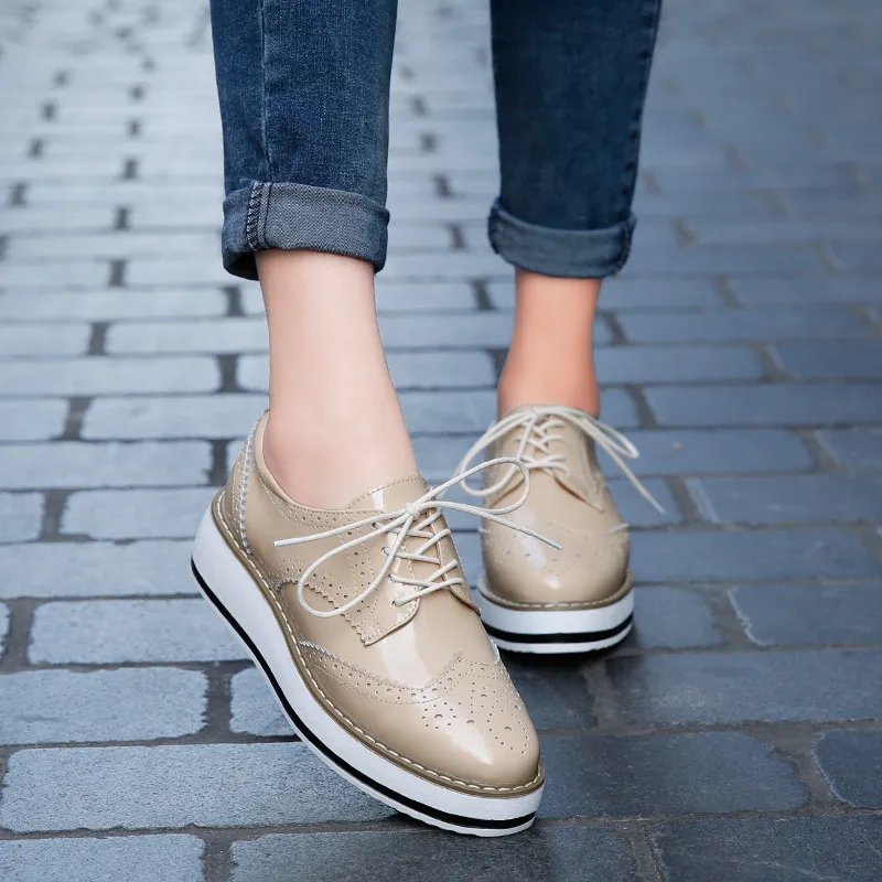 Outdoor leather shoes for women with medium heels and deep vamp, loafers_voghion.com
