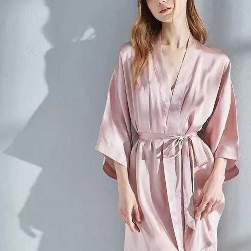 2025 Sommer Neue Damen V-Ausschnitt Dünner und langer Eisseidenpyjama Home Kleidung Hotel Bademantel_voghion.com