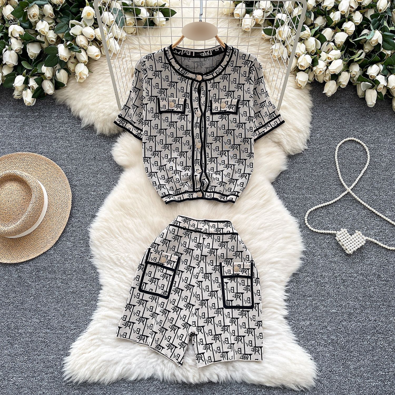 Ensemble deux pièces tendance pour femme, imprimé, col rond, boutons métalliques, manches courtes, haut en tricot, short_voghion.com