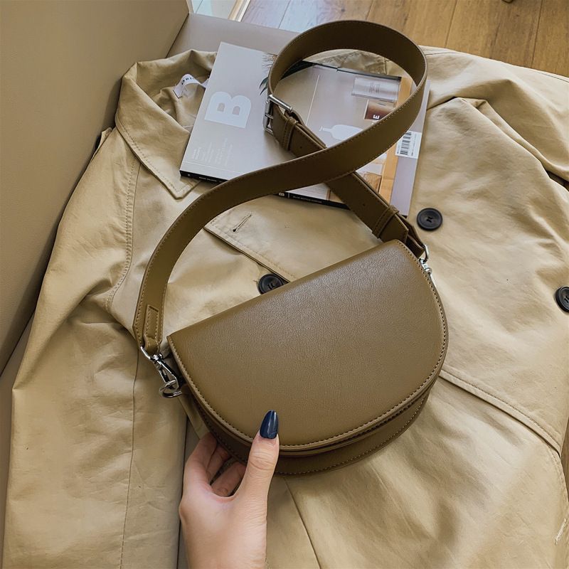 Internet celebrity texture wide strap single shoulder crossbody women's  spring new trendy saddle bag_voghion.com