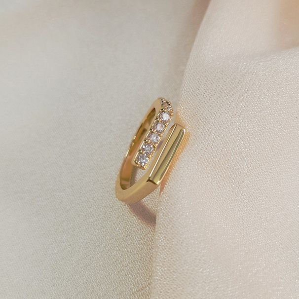 Anello da donna in rame con zircone intarsiato e design geometrico placcato oro_voghion.com