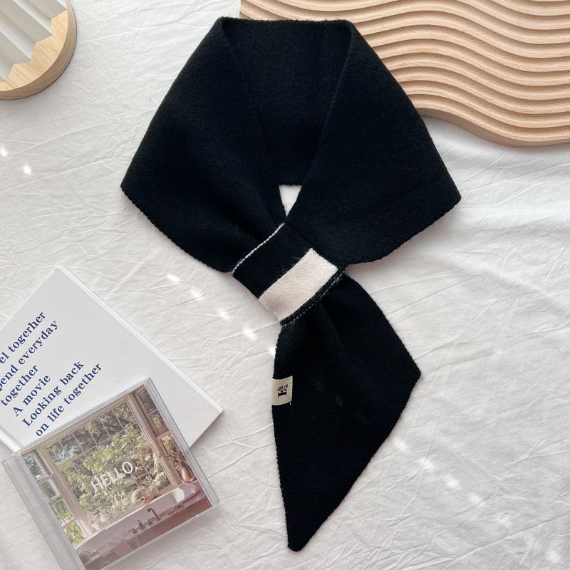 2024 Herbst und Winter Neuer gestrickter Kreuzschal Vielseitiger High-End-Halsschutz Warme Atmosphäre Kleiner Schal_voghion.com