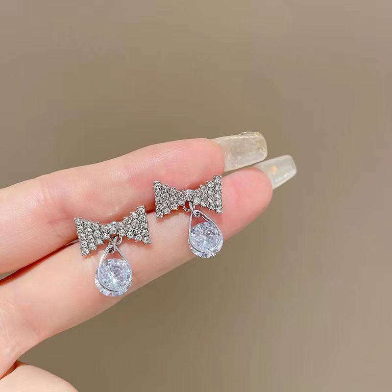 S Sier Needle Modieuze en minimalistische zirkoonkristalset met dia-net, rood temperament, populaire strikoorbellen voor_voghion.com