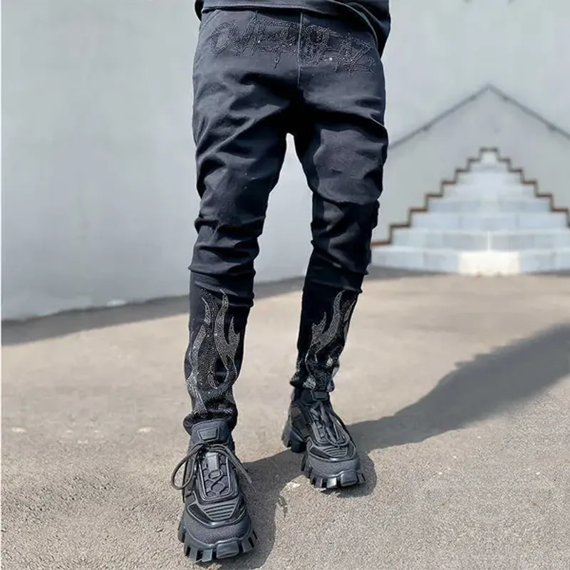 Pantalon de Jogging noir pour hommes, taille haute, coupe élastique, Cowboy, Design de mode, lettre flamme strass, crayon lavé, nouvelle collection_voghion.com