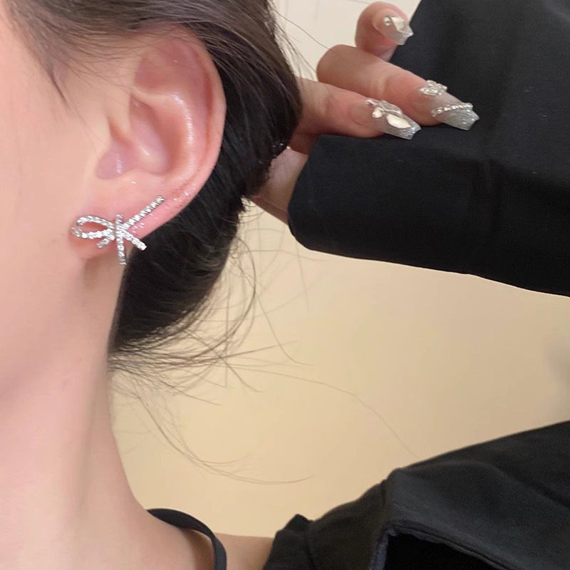 Ins Style Full Diamond Bow For Women, Niche Design Sense, High-end Light Luxury, Round Face Silver Needle Stud Earrings_voghion.com