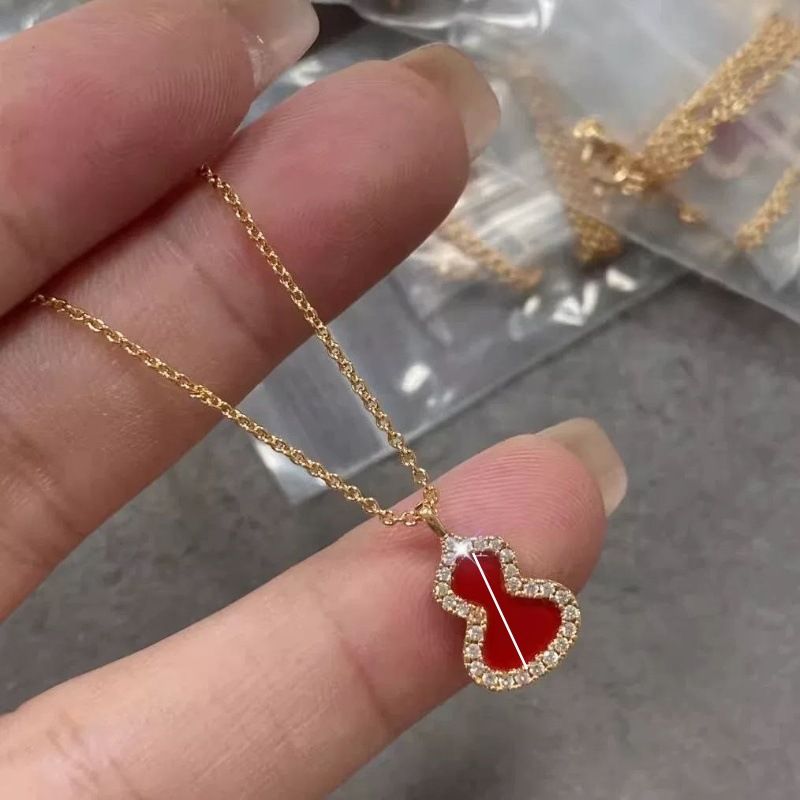 Collana Kirin High Version con fritillaria di zucca da donna con diamanti intarsiati, agata e pendente a catena per clavicola in calcedonio._voghion.com