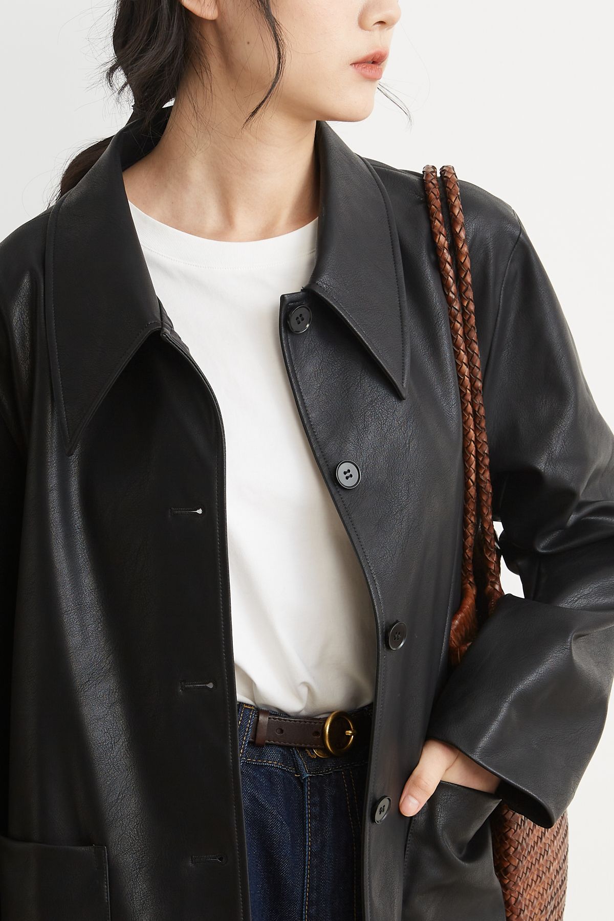 Black for women, 2024 autumn new style, cool and casual, small pointed collar, environmentally friendly leather top_voghion.com