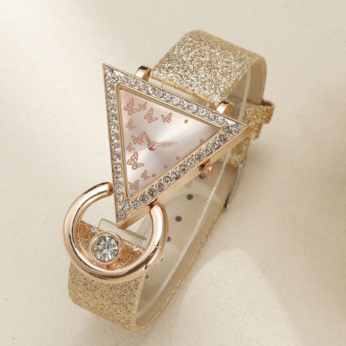 Elegante reloj de mariposa con números romanos y conjunto de joyas: reloj de cuarzo con esfera triangular invertida y pulsera de perlas._voghion.com