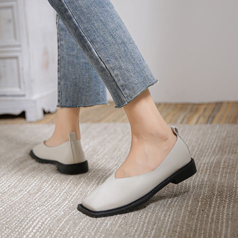 Design sense new flat shoes French retro leather shoes loafers low heels large size moccasins women's grandma shoes_voghion.com