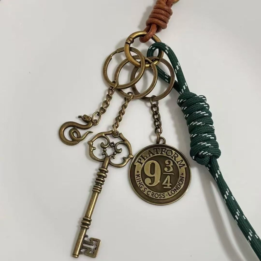 Neu Magischer Schlüsselanhänger Geflochtenes Leder Metall Geschenk High-End-Persönlichkeit Rucksack_voghion.com