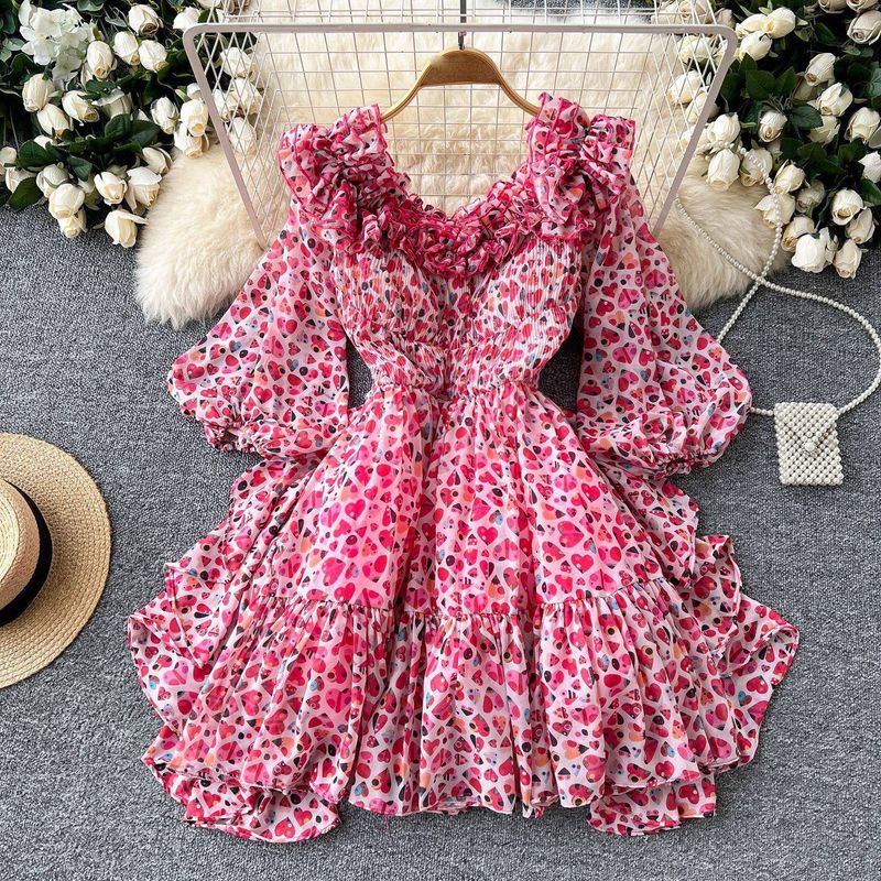 Abito da donna con volant, scollo tondo, maniche a lanterna, vita e stampa a cuore, gonna a sbuffo sottile ed elegante in rete_voghion.com