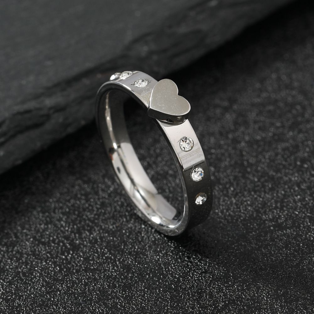Fashionable Stainless Ring With A Sense Of Luxury, Simple And Three-dimensional Welding, Heart-shaped Diamond Inlaid_voghion.com