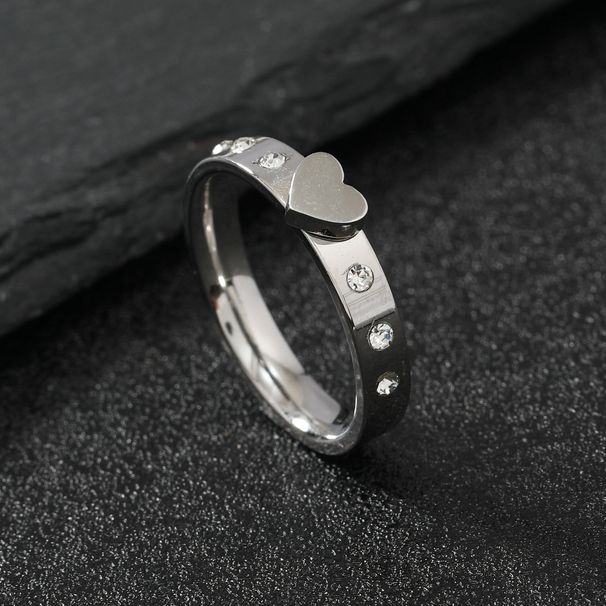 Fashionable Stainless Ring With A Sense Of Luxury, Simple And Three-dimensional Welding, Heart-shaped Diamond Inlaid_voghion.com
