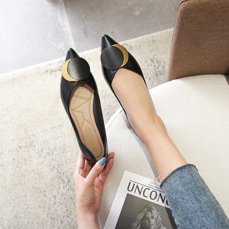 Lente en zomer 2025 Nieuwe metalen gesp, zachte leren loafers met puntige neus, grote damesschoenen in de maten 41 tot 43_voghion.com