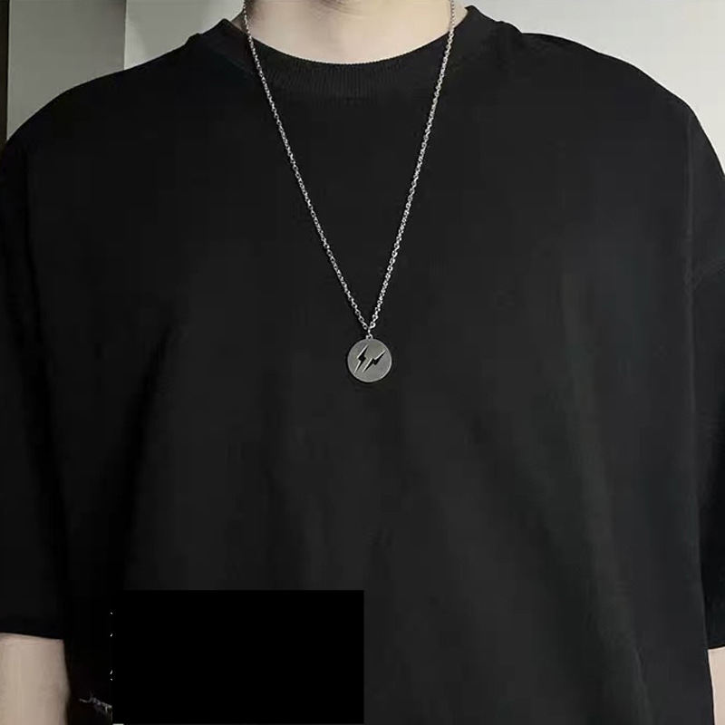 Hip Hop Titan Stahl Halskette für Männer und Frauen Retro Internet Promi Persönlichkeit Einfache High-End-Halskette berühren Cold Style Schlüsselbeinkette_voghion.com