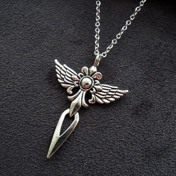 Collane Collana vintage con ciondolo a croce con ali d'angelo placcate in argento antico_voghion.com