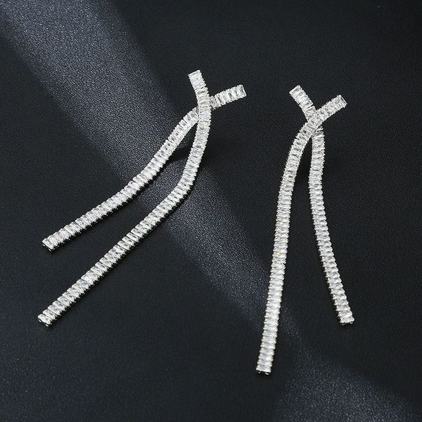 Orecchini a forma di croce lunga con nappe, stile freddo, semplici orecchini alla moda, personalità, intarsiati in rame, zirconi, placcati in oro vero, celebrità_voghion.com