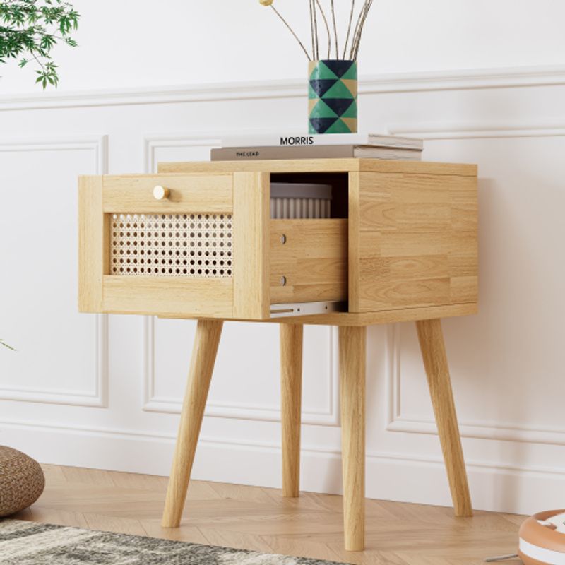 Klassischer Nachttisch Mit Ein Schubladen, Mit Rattan-Schubladenplatte, Mit Goldfarbenem Metallgriff Und Lange Holzbeine, Stauraum Im Wohnzimmer Und Schlafzimmer, Spanplatten+PE-Rattan, Natur_voghion.com