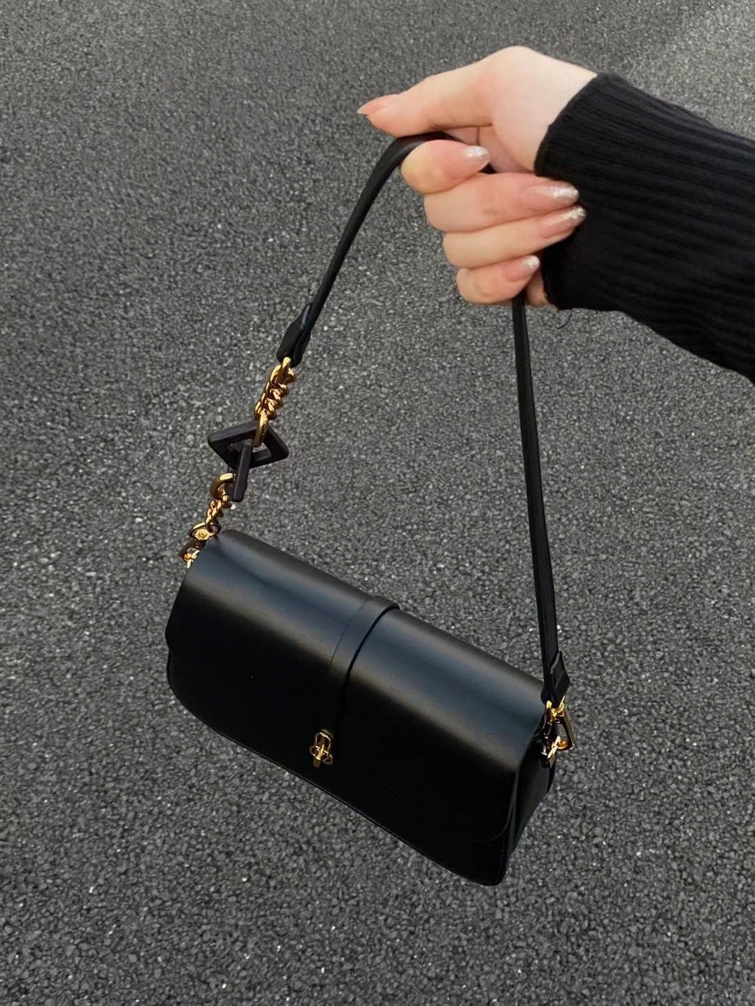 Texture Underarm Versatile Luxury Chain Fashionable Stick 2024 New Saddle Single Shoulder Crossbody Bag for Women_voghion.com