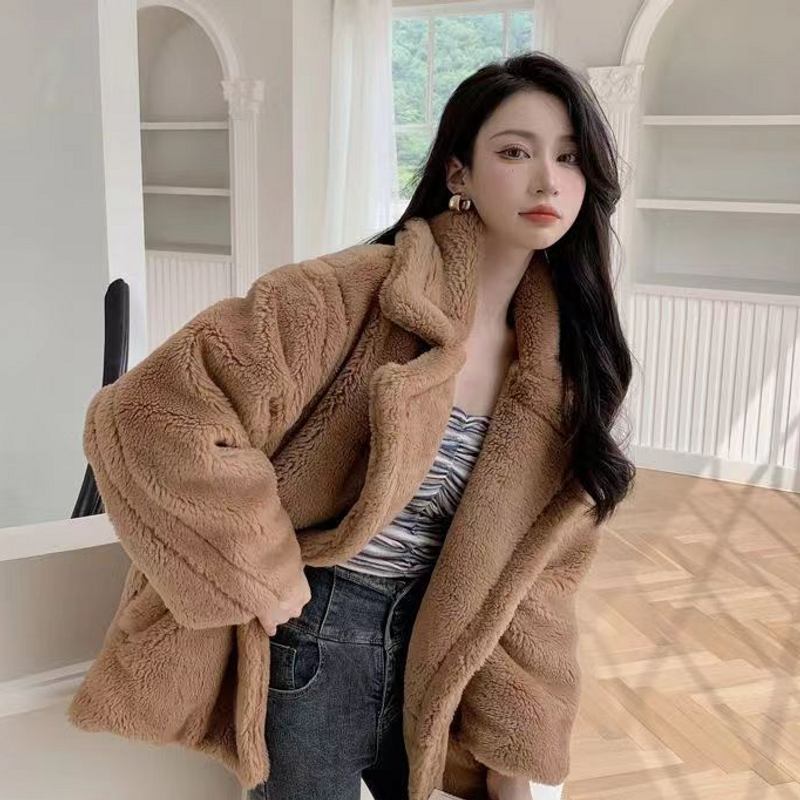 Elegante cappotto lungo in pelliccia sintetica da donna – Giacca invernale in peluche effetto montone con collo a polo (oltre 15 colori, dalla XS alla 3XL)_voghion.com